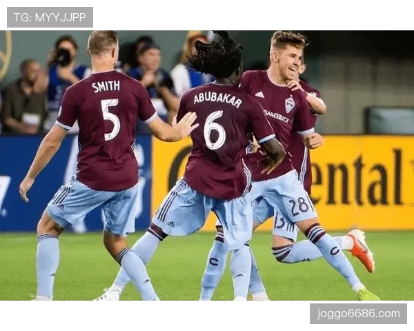 浦和红钻近两场联赛表现出现起伏,中场控制力下降引发战术调整 浦和红钻近两场联赛表现出现起伏,中场控制力下降引发战术调整
